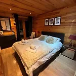 Boutique Alpine With Panoramic Views