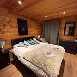Boutique Alpine With Panoramic Views Шале *